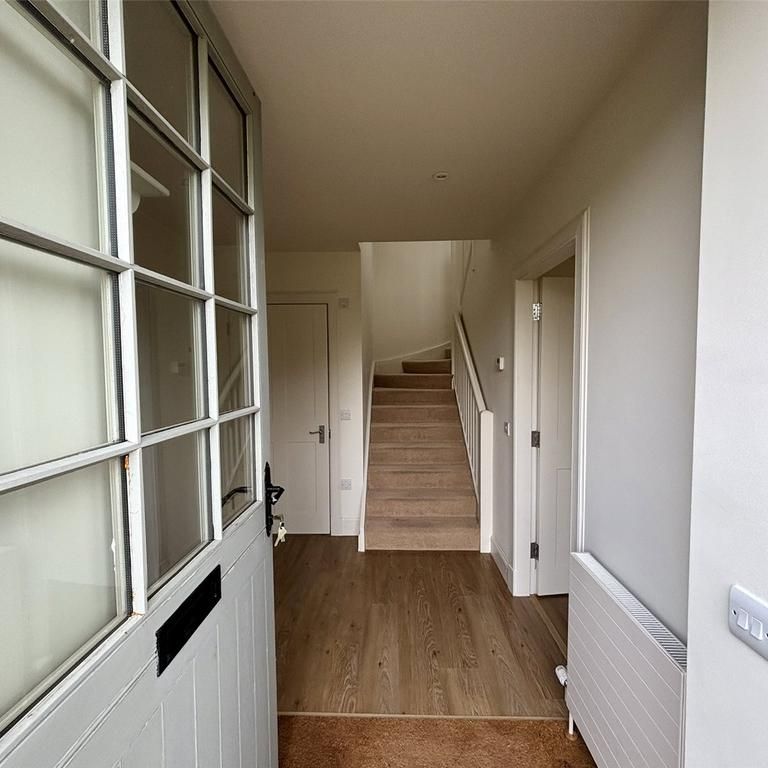 2 bedroom end of terrace house to rent - Photo 1