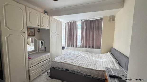 3 bedroom property to rent in Ilford - Photo 1