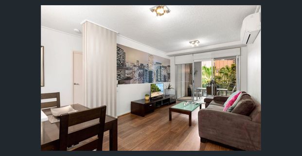 Spacious One Bedroom Apartment - Breaking Lease - Photo 1