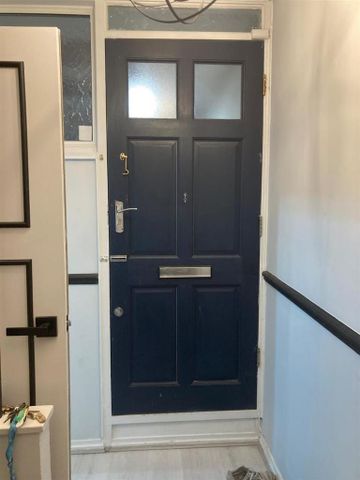 3 bedroom flat to rent - Photo 2