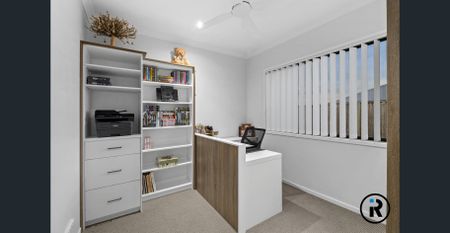 Modern Living 4 Bedroom Home - Photo 3