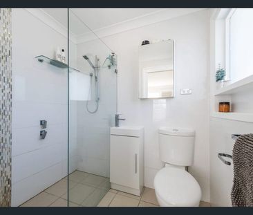 Modern Family Home - Photo 2