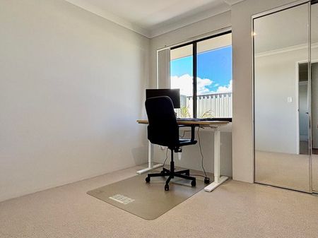 Attractive 4x2 home in whisper quiet location! - Photo 3