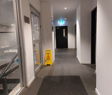 Modern, Fully Furnished 2-Bedroom Apartment in Auckland CBD - Photo 3
