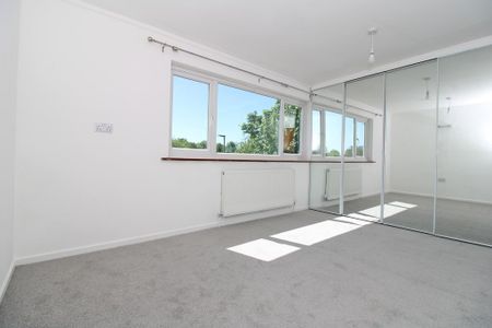3 bedroom end of terrace house to rent - Photo 4