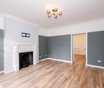 4 bedroom semi-detached house to rent - Photo 2