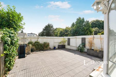 4 bedroom semi-detached house to rent - Photo 4