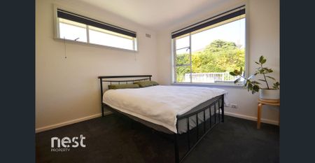 Delightful Family Home in Heart of Mornington - Photo 2