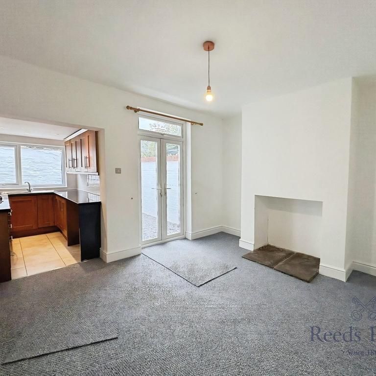 3 bedroom end of terrace house to rent - Photo 1