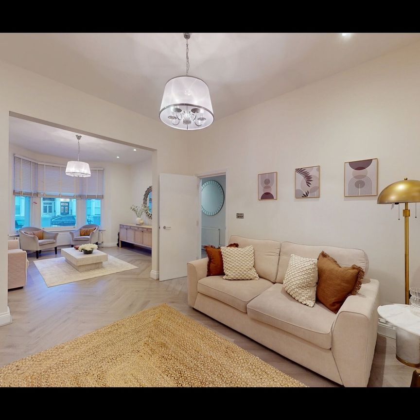 4 Bed Detached House, Pennard Road, W12 - Photo 1