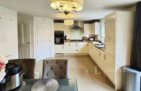4 bedroom detached to rent Arnold Drive, Corby - Photo 4