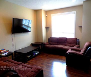 GREAT 3 BED 2.5 BATH, 2 STOREY TOWNHOUSE, W/ ATTACHED DBL GARAGE IN... - Photo 3
