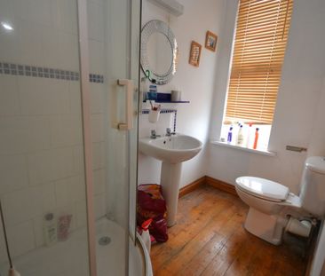 3 bed Flat for Rent - Photo 6