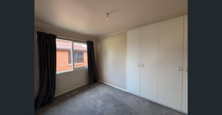 SPACIOUS THREE BEDROOM UNIT! - Photo 2