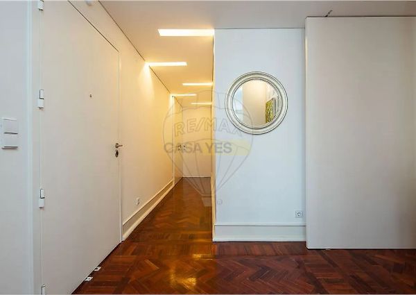 Apartment T2 in Alvalade, Lisboa