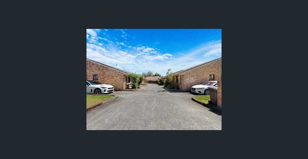 Renovated 2 Bedroom Villa - Photo 1