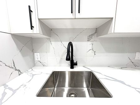 For Lease - 9 Truro Crescent, Toronto, Ontario - Photo 2