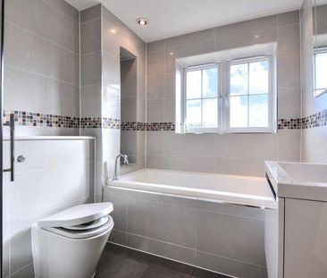 4 bedroom semi-detached house to rent - Photo 3