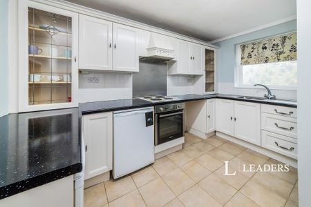 3 bedroom flat to rent - Photo 5