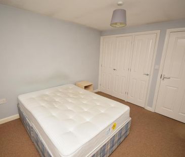 3 bedroom flat to rent - Photo 2