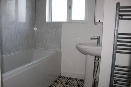 2 bed House - To Let - Photo 5