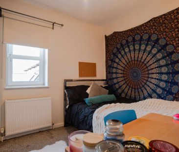 Contemporary 5 bed property on Coburn Street - Photo 5