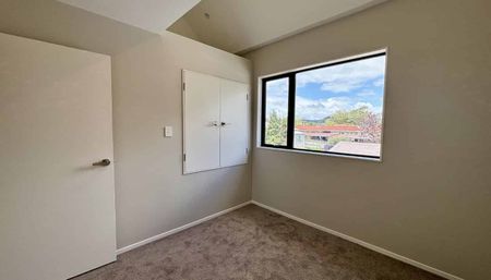 Brand-New 3-Bedroom Townhouse in Glen Eden - Photo 4