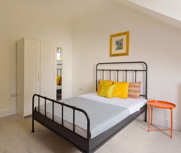 5 Bed Detached House, Elmfield Avenue, AB24 - Photo 1