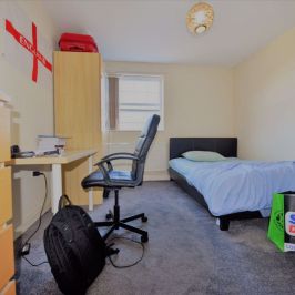 2 bedroom Flat in Ragland Road, Leeds - Photo 1