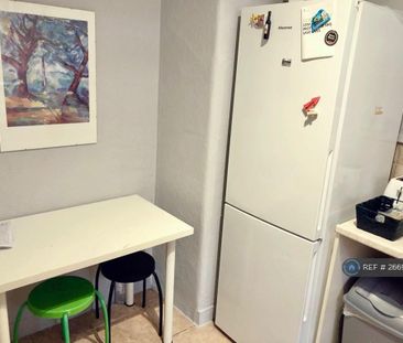 4 bedroom flat to rent - Photo 1