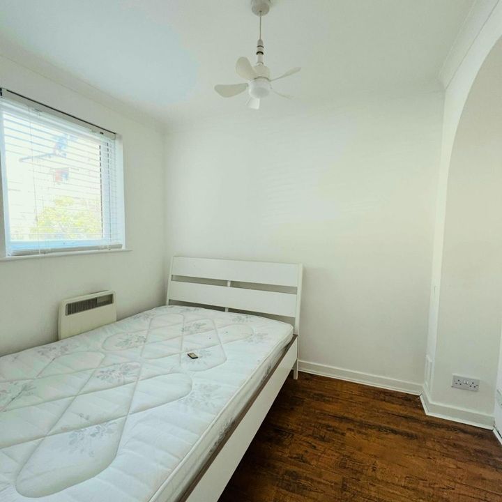 4 Bed Detached House, Blondin St, E3 - Photo 1