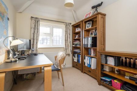 4 bedroom semi-detached house to rent - Photo 3