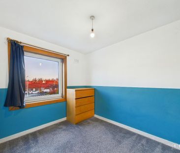 2 bedroom end of terrace house to rent - Photo 2