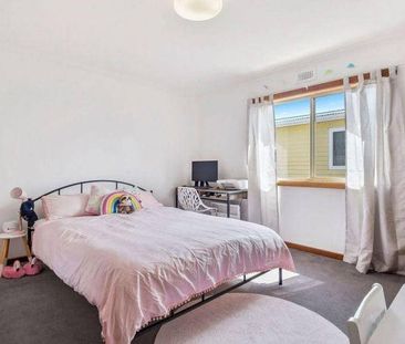 Family Home - Photo 5