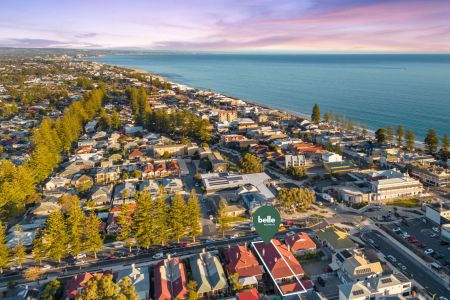 Fully Furnished - Spacious and Stylish Maisonette, Metres From Henley Square 6-12 month lease options. - Photo 4