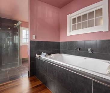 Beautiful Historic Bungalow - Photo 6