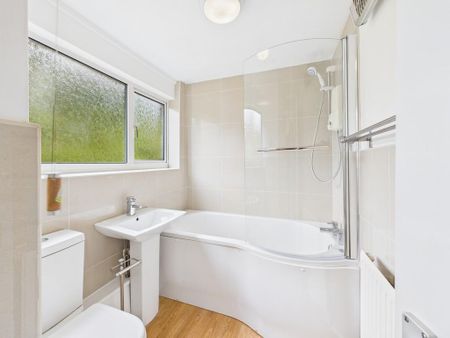 4 bedroom end of terrace house to rent - Photo 3