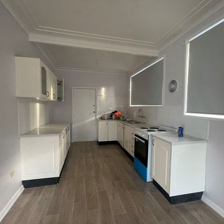 FAMILY HOME CLOSE TO ALL AMENITIES - Photo 3