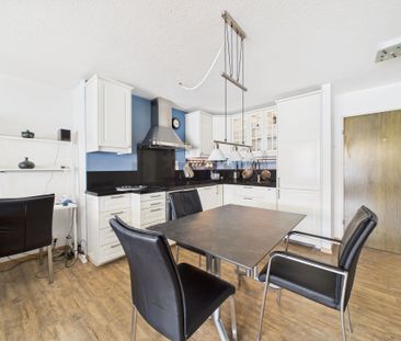 Attractive 2.5-room apartment with lake view in Vitznau - Photo 2