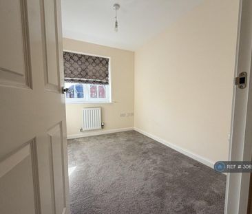 4 bedroom semi-detached house to rent - Photo 4