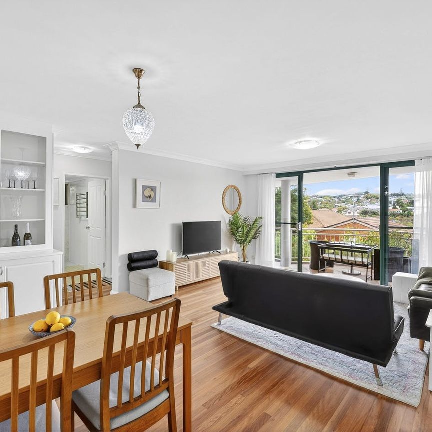 Elegant & Private Fully Furnished Two-Bedroom Apartment.... - Photo 1