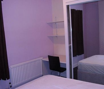 *** Fantastic Three bed student home 1 minute from uni !!! *** - Photo 3