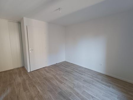 location Appartement T4 DE 76.9m² À BOBIGNY - Photo 3