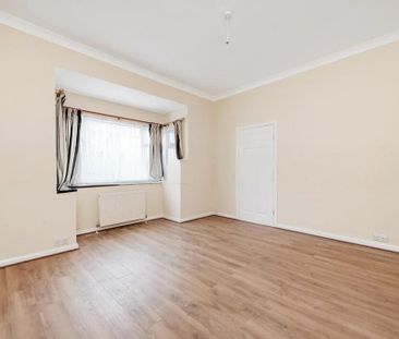 3 Bed Terraced House, Albany Road, E12 - Photo 6