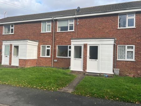 2 bedroom ground floor flat to rent - Photo 4