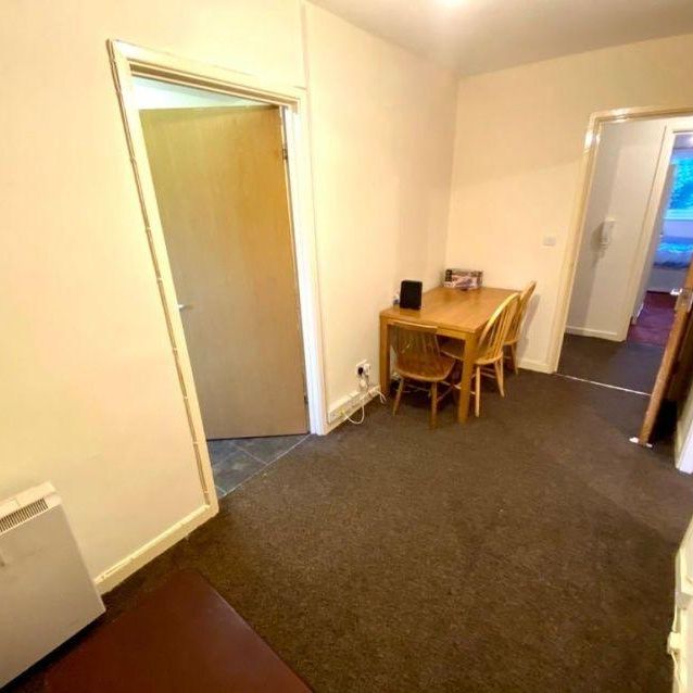 2 bedroom flat to rent - Photo 1