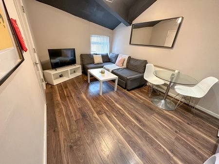 4 bedroom flat to rent - Photo 3