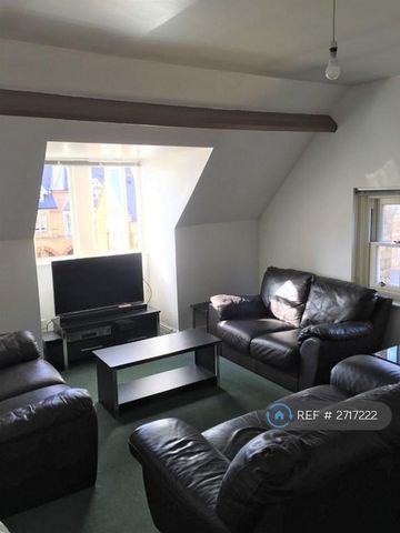 1 bedroom in a flat share to rent - Photo 4