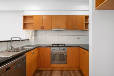 7 Elesbury Avenue, Brunswick East. - Photo 4