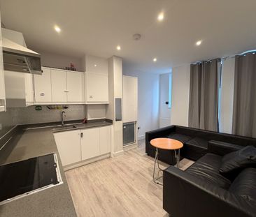 3 Bed Flat, London Road, CR0 - Photo 2